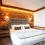 Hotel Les Campanules By Les Etincelles 4*