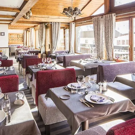 Hotel Les Campanules By Les Etincelles 4*