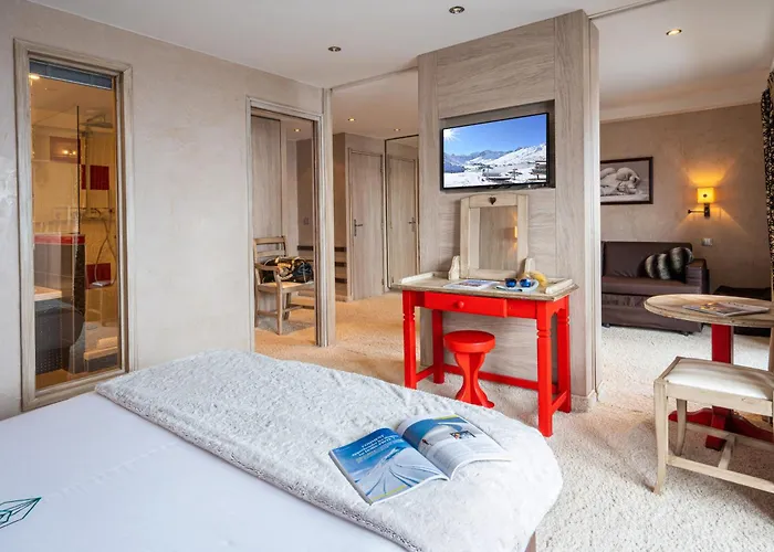 Hotel Les Campanules By Les Etincelles 4*