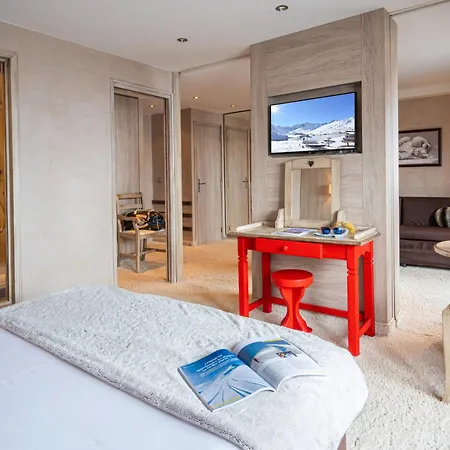 Hotel Les Campanules By Les Etincelles 4*